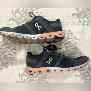 Black and pink On Cloudflow size 8